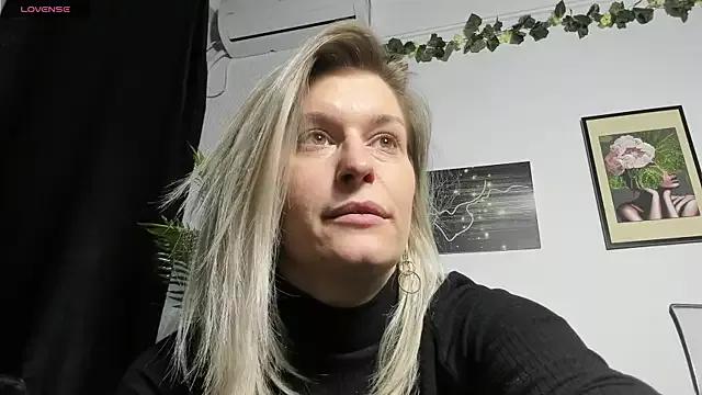 Squirty_amber from StripChat is Freechat