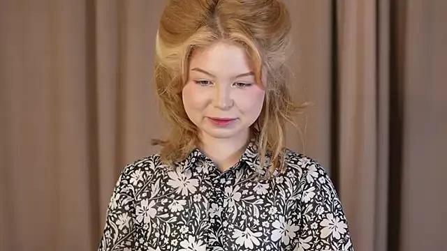Stella_Vanila from StripChat is Freechat