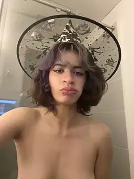 sukulaurens from StripChat is Freechat