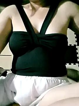 Surrilove from StripChat is Freechat