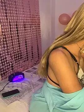 Sweet_Tyra_Doll from StripChat is Freechat