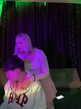 sweetdreamers from StripChat is Freechat