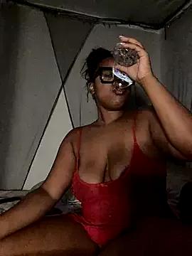 SweetHoneyBunz from StripChat is Freechat