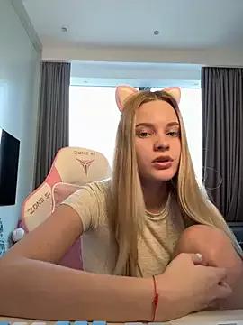sweetieang from StripChat is Freechat