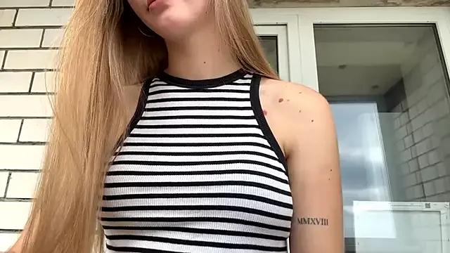 SweetJinny88 from StripChat is Freechat