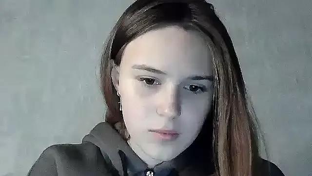 SweetLoraa from StripChat is Freechat