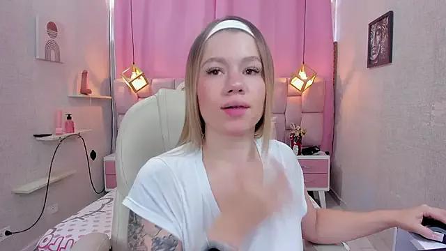 Entertain your itch for girls livestreamers with our collection of stunning models, skilled in the art of temptation and delight.