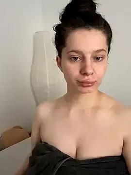 SweetNSteamy from StripChat is Freechat