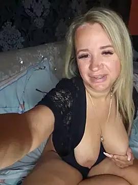SweetShellyx from StripChat is Freechat
