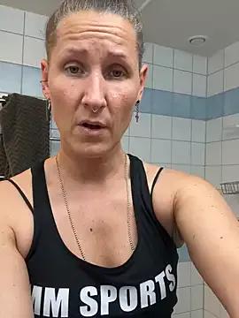 SwingWingWomanSweden from StripChat is Freechat