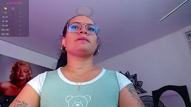 Taliana36 from StripChat is Freechat