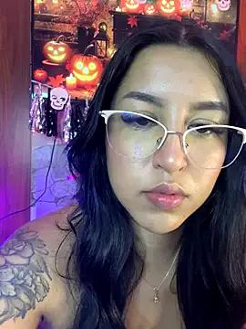 Entertain your itch for girls livestreamers with our collection of stunning models, skilled in the art of temptation and delight.