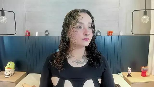 tara_black from StripChat is Freechat