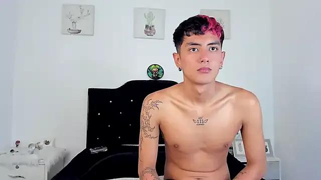 taylor_and_chris from StripChat is Freechat