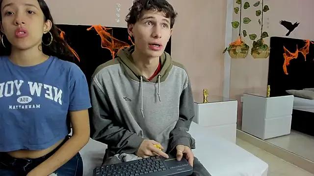 Taylor_and_exidt from StripChat is Freechat