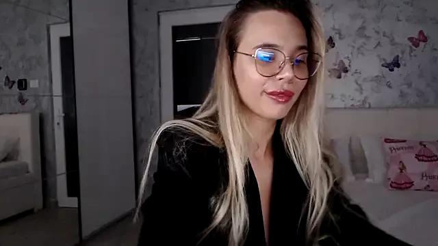 TessaStarr from StripChat is Freechat