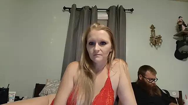 Thesquirtnqueen from StripChat is Freechat