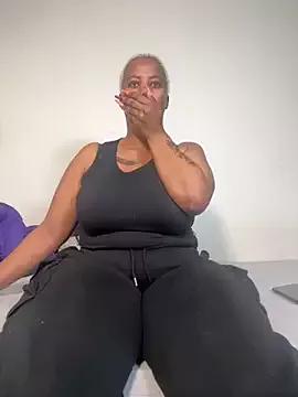 THICKBUNNYCHICKxxx from StripChat is Freechat