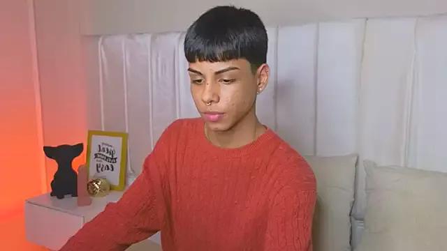 Thomas_wil from StripChat is Freechat