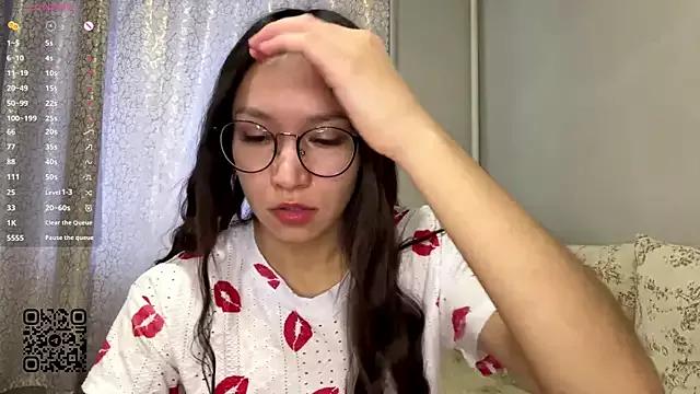 TinyDreamer from StripChat is Freechat