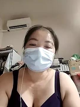 TinyLa from StripChat is Freechat