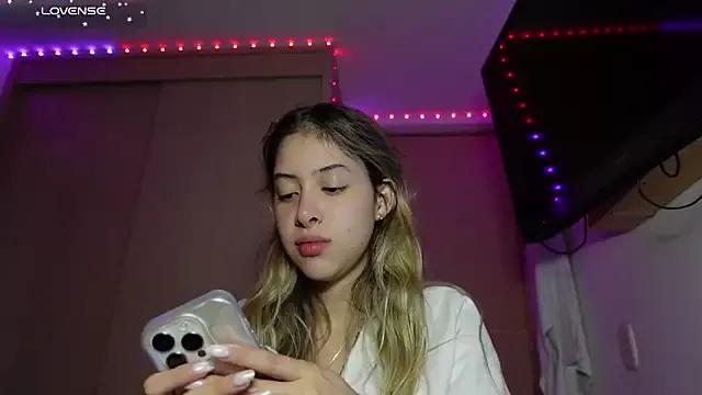 tinysophie from StripChat is Freechat