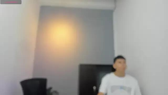 Tom_and_bunny from StripChat is Freechat