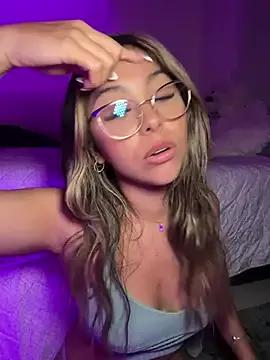 tuckersabrina from StripChat is Freechat