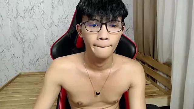 Twinkle_Star from StripChat is Freechat