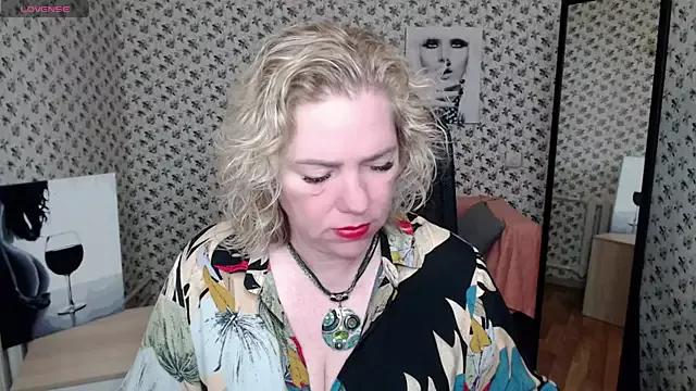 unsual_milf from StripChat is Freechat