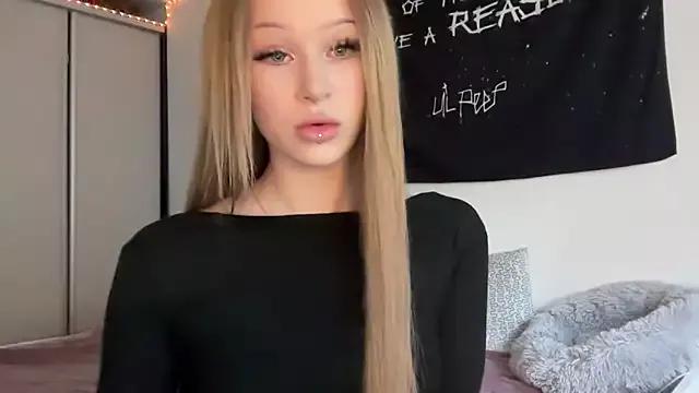 ur_molly from StripChat is Freechat