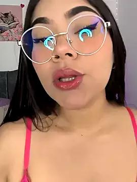 Entertain your itch for girls livestreamers with our collection of stunning models, skilled in the art of temptation and delight.