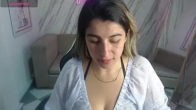 Valerie_b from StripChat is Freechat