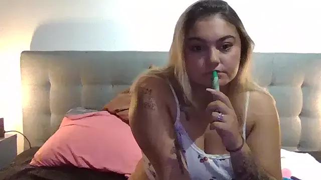 velvetmuse02 from StripChat is Freechat