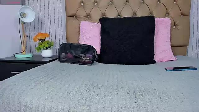 veneno_hot from StripChat