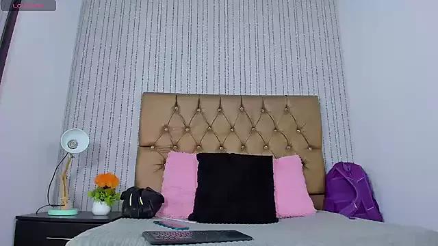 veneno_hot from StripChat