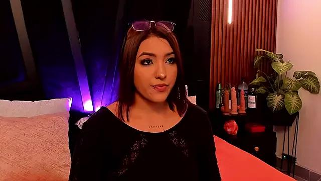 Veronicaa_Rosse_ from StripChat is Freechat
