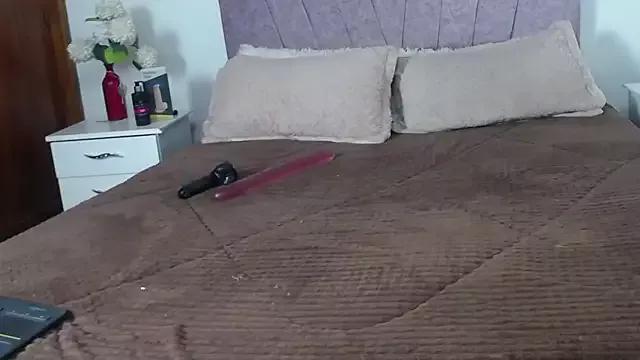 VeronicaMoretti from StripChat is Freechat