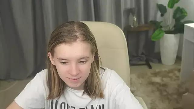 VestaRonan from StripChat is Freechat