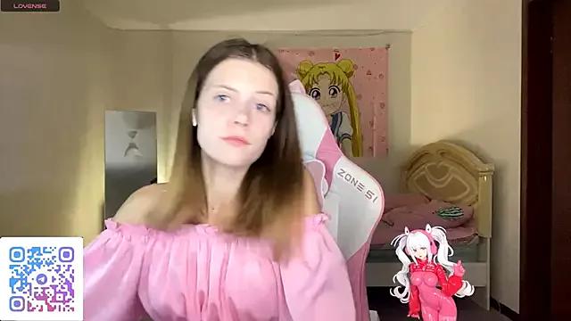 VibeQueenLucy from StripChat is Freechat