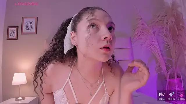 victoria_becker_ from StripChat is Freechat