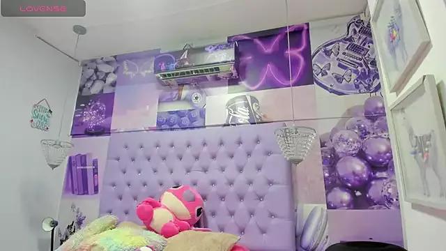 Vivi_prinncess from StripChat is Freechat