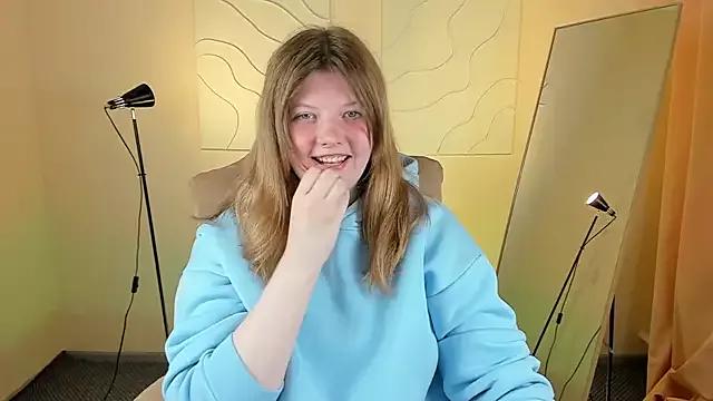 Vivian_cutie from StripChat is Freechat