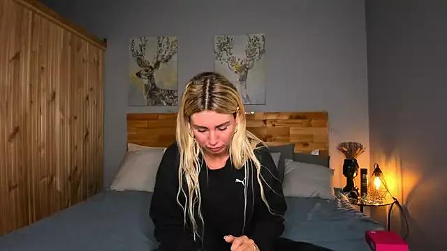 Whiteflower_xo from StripChat is Freechat