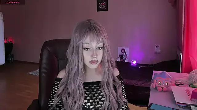 WhiteKitsu from StripChat is Freechat
