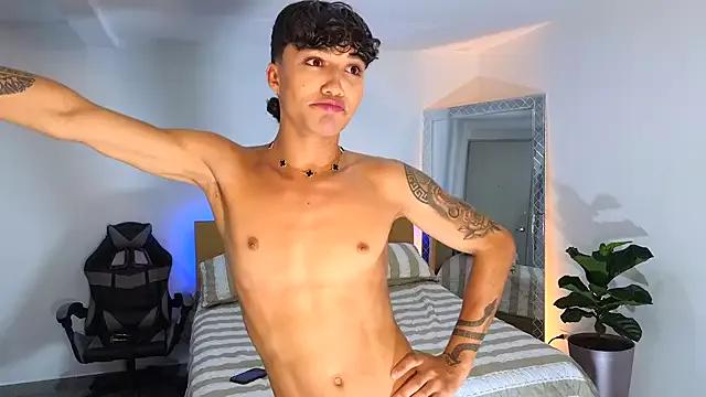Photos of Wyatt_Rose from StripChat is Freechat