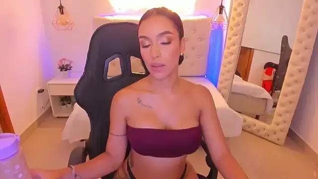 xiomara__cortes from StripChat is Freechat