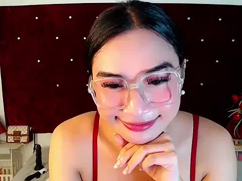 XxMissTransROYALxX from StripChat is Freechat