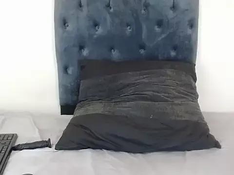 YELLOWMELLOW_XXX from StripChat is Freechat