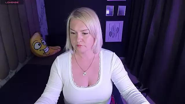 Entertain your itch for girls livestreamers with our collection of stunning models, skilled in the art of temptation and delight.